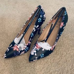 Call It Spring Agrirewiel Pumps, Black floral 6.5